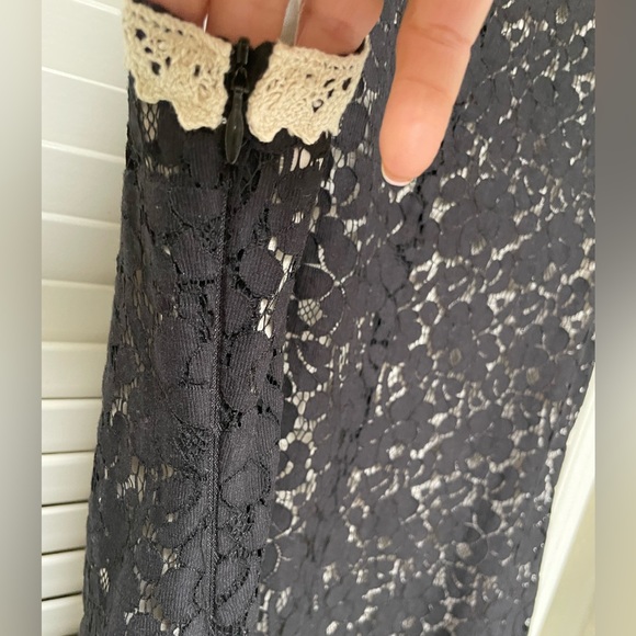 Lace sheath dress - Picture 2 of 6